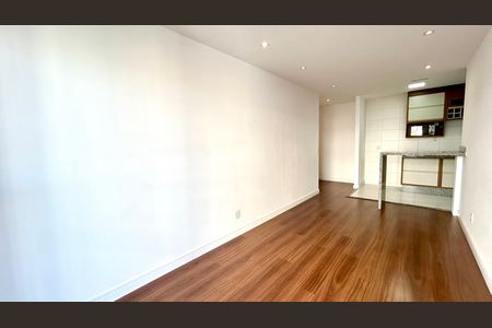 Apartamento à venda com 75m², 3 quartos e 2 vagas Apartamento à venda com 75m², 3 quartos e 2 vagasSala