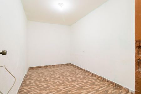 Quarto de casa para alugar com 1 quarto, 40m² em Parque dos Bancarios, São Paulo