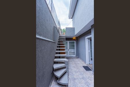 Casa à venda com 142m², 3 quartos e 2 vagasEscada