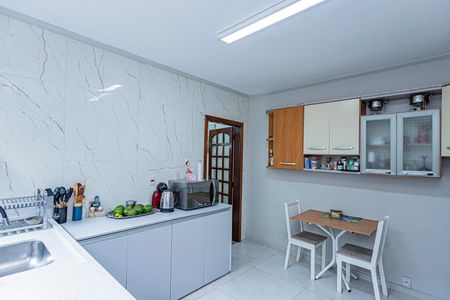 Casa à venda com 142m², 3 quartos e 2 vagasCozinha