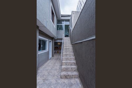 Casa à venda com 142m², 3 quartos e 2 vagasEscada