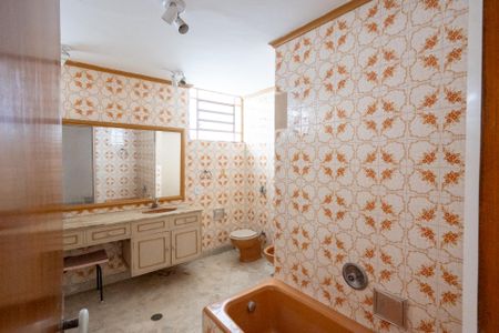 Casa à venda com 800m², 3 quartos e 3 vagas Casa à venda com 800m², 3 quartos e 3 vagasBanheiro da Suíte