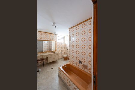 Casa à venda com 800m², 3 quartos e 3 vagas Casa à venda com 800m², 3 quartos e 3 vagasBanheiro da Suíte