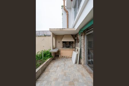 Casa à venda com 800m², 3 quartos e 3 vagas Casa à venda com 800m², 3 quartos e 3 vagasChurrasqueira