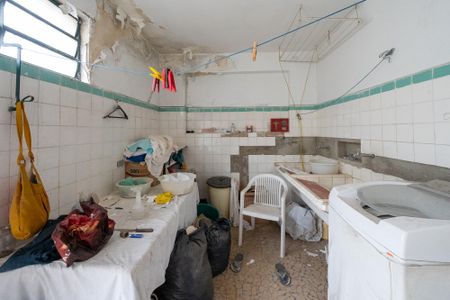 Casa à venda com 800m², 3 quartos e 3 vagas Casa à venda com 800m², 3 quartos e 3 vagasLavanderia