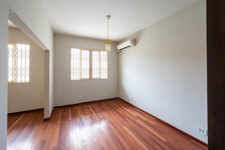 Casa à venda com 800m², 3 quartos e 3 vagas Casa à venda com 800m², 3 quartos e 3 vagasQuarto 1