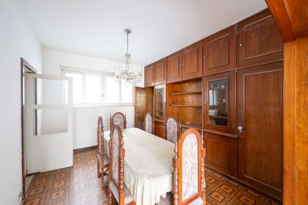 Casa à venda com 800m², 3 quartos e 3 vagas Casa à venda com 800m², 3 quartos e 3 vagasSala de Jantar