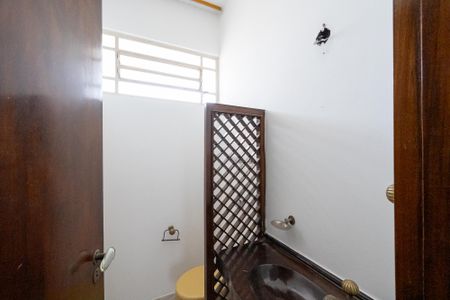 Casa à venda com 800m², 3 quartos e 3 vagas Casa à venda com 800m², 3 quartos e 3 vagasLavabo