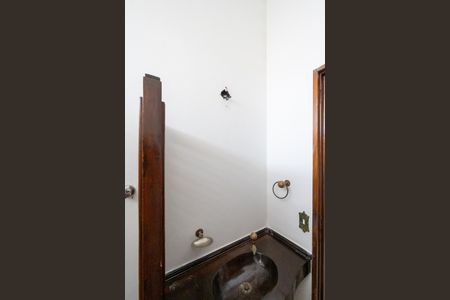 Casa à venda com 800m², 3 quartos e 3 vagas Casa à venda com 800m², 3 quartos e 3 vagasLavabo