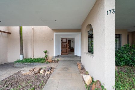 Casa à venda com 800m², 3 quartos e 3 vagas Casa à venda com 800m², 3 quartos e 3 vagasGaragem