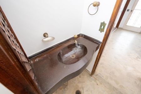 Casa à venda com 800m², 3 quartos e 3 vagas Casa à venda com 800m², 3 quartos e 3 vagasLavabo