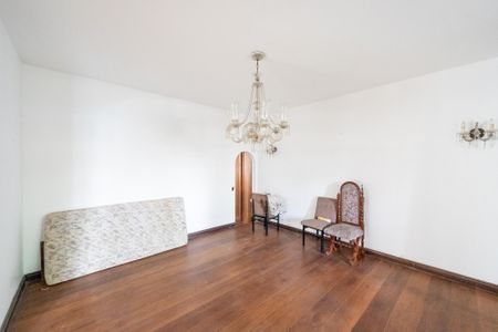 Casa à venda com 800m², 3 quartos e 3 vagas Casa à venda com 800m², 3 quartos e 3 vagasSala 1