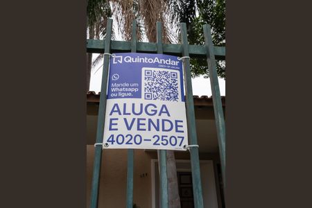 Casa à venda com 800m², 3 quartos e 3 vagas Casa à venda com 800m², 3 quartos e 3 vagasPlaquinha