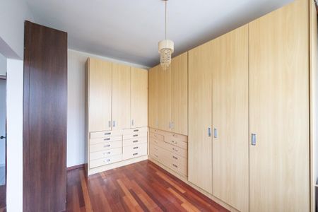 Casa à venda com 800m², 3 quartos e 3 vagas Casa à venda com 800m², 3 quartos e 3 vagasQuarto 1