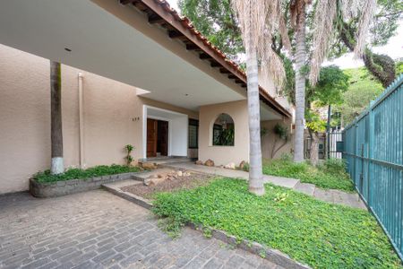Casa à venda com 800m², 3 quartos e 3 vagas Casa à venda com 800m², 3 quartos e 3 vagasGaragem
