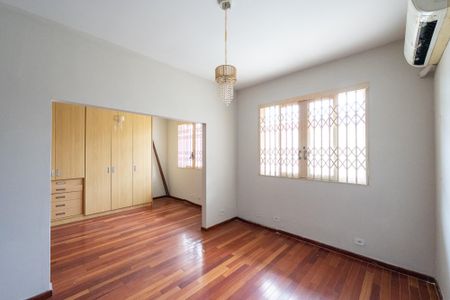 Casa à venda com 800m², 3 quartos e 3 vagas Casa à venda com 800m², 3 quartos e 3 vagasQuarto 1