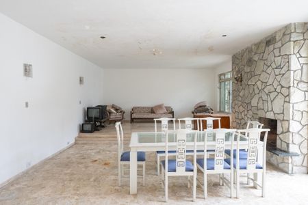 Casa à venda com 800m², 3 quartos e 3 vagas Casa à venda com 800m², 3 quartos e 3 vagasSala 1