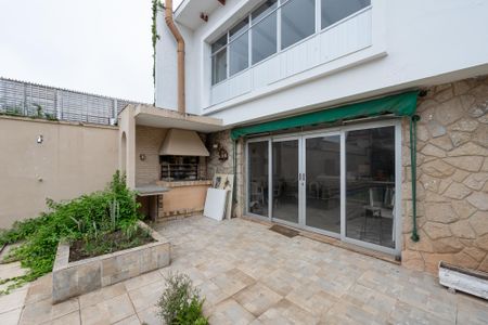 Casa à venda com 800m², 3 quartos e 3 vagas Casa à venda com 800m², 3 quartos e 3 vagasChurrasqueira