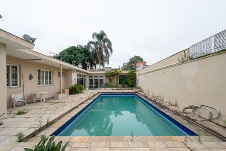 Casa à venda com 800m², 3 quartos e 3 vagas Casa à venda com 800m², 3 quartos e 3 vagasPiscina