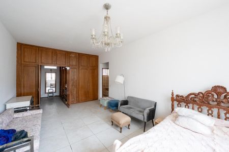 Casa à venda com 800m², 3 quartos e 3 vagas Casa à venda com 800m², 3 quartos e 3 vagasSuíte