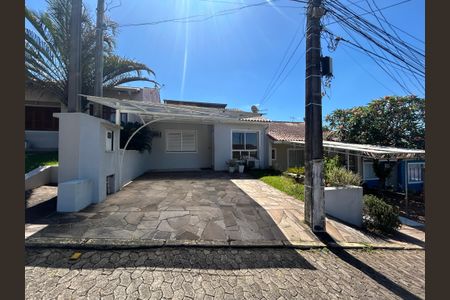 Casa à venda com 156m², 4 quartos e 2 vagasFachada