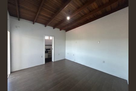 Casa à venda com 156m², 4 quartos e 2 vagasSuíte