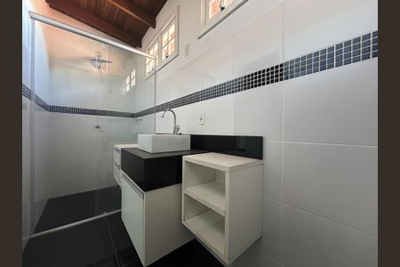 Casa à venda com 156m², 4 quartos e 2 vagasBanheiro