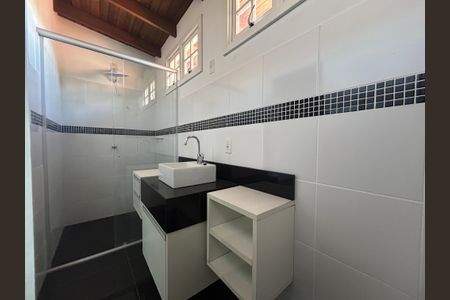 Casa à venda com 156m², 4 quartos e 2 vagasBanheiro