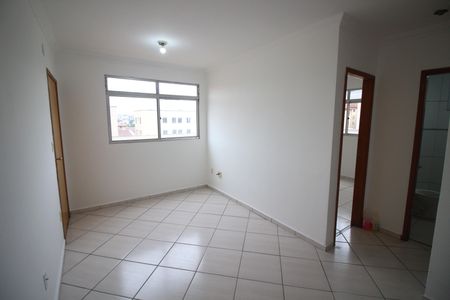 Sala de apartamento para alugar com 2 quartos, 50m² em Novo Riacho, Contagem