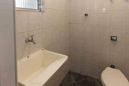 Casa à venda com 120m², 2 quartos e 2 vagasBanheiro de serviço