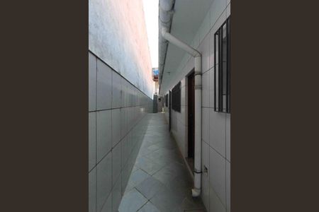 Casa à venda com 120m², 2 quartos e 2 vagasCorredor lateral