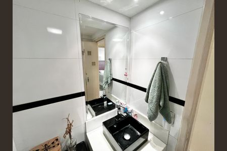 Apartamento à venda com 83m², 2 quartos e 2 vagasBanheiro Social