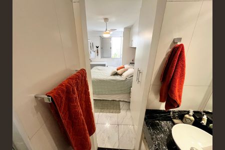 Apartamento à venda com 83m², 2 quartos e 2 vagasBanheiro da Suíte