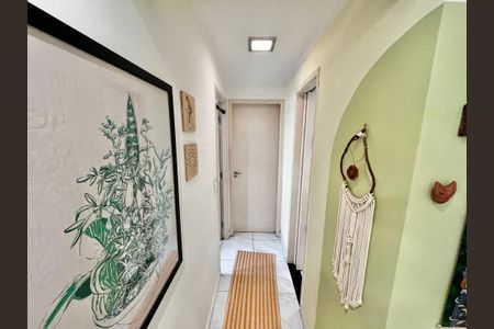 Apartamento à venda com 83m², 2 quartos e 2 vagasCorredor