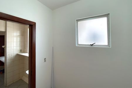 Apartamento à venda com 166m², 3 quartos e 2 vagas Apartamento à venda com 166m², 3 quartos e 2 vagasQuarto de Serviço