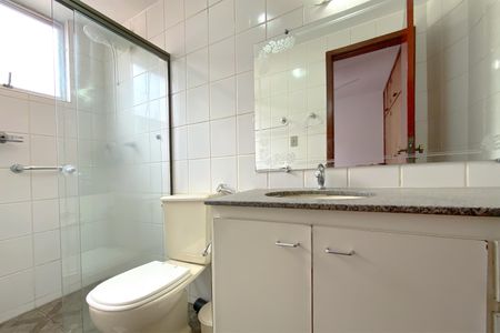 Apartamento à venda com 166m², 3 quartos e 2 vagas Apartamento à venda com 166m², 3 quartos e 2 vagasBanheiro da Suíte 1