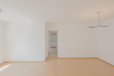 Sala de apartamento à venda com 2 quartos, 75m² em Cerqueira César, São Paulo