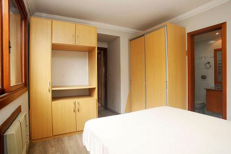 Suíte de apartamento para alugar com 2 quartos, 127m² em Bela Vista, Porto Alegre