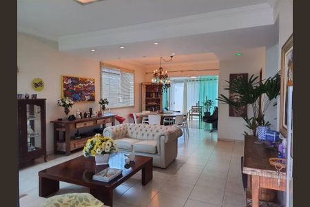 Casa para alugar com 4 quartos, 400m² em Jardim Karaíba, Uberlândia