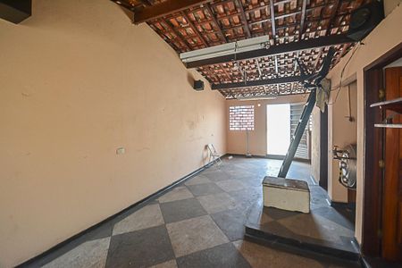Casa à venda com 280m², 2 quartos e 5 vagas Casa à venda com 280m², 2 quartos e 5 vagasÁrea comum - Salão de festas