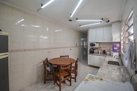 Casa à venda com 280m², 2 quartos e 5 vagas Casa à venda com 280m², 2 quartos e 5 vagasCozinha