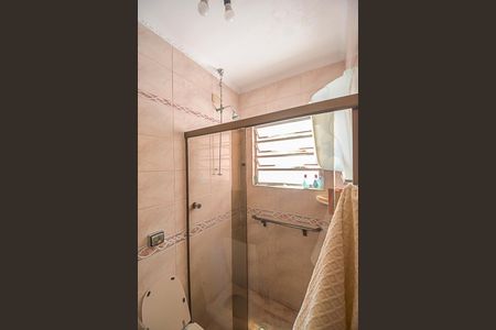 Casa à venda com 280m², 2 quartos e 5 vagas Casa à venda com 280m², 2 quartos e 5 vagasBanheiro da Suíte 1