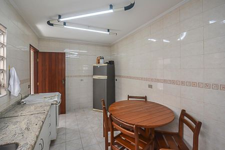 Casa à venda com 280m², 2 quartos e 5 vagas Casa à venda com 280m², 2 quartos e 5 vagasCozinha