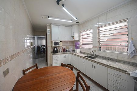 Casa à venda com 280m², 2 quartos e 5 vagas Casa à venda com 280m², 2 quartos e 5 vagasCozinha