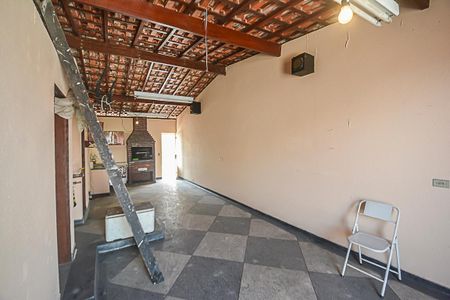Casa à venda com 280m², 2 quartos e 5 vagas Casa à venda com 280m², 2 quartos e 5 vagasÁrea comum - Salão de festas
