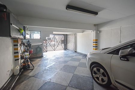 Casa à venda com 280m², 2 quartos e 5 vagas Casa à venda com 280m², 2 quartos e 5 vagasGaragem