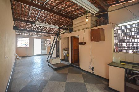 Casa à venda com 280m², 2 quartos e 5 vagas Casa à venda com 280m², 2 quartos e 5 vagasÁrea comum - Salão de festas