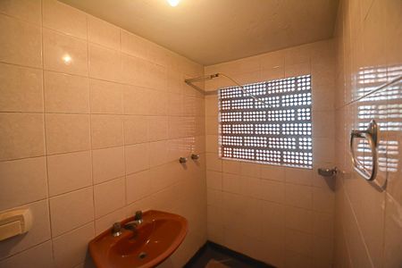 Casa à venda com 280m², 2 quartos e 5 vagas Casa à venda com 280m², 2 quartos e 5 vagasBanheiro de Serviço