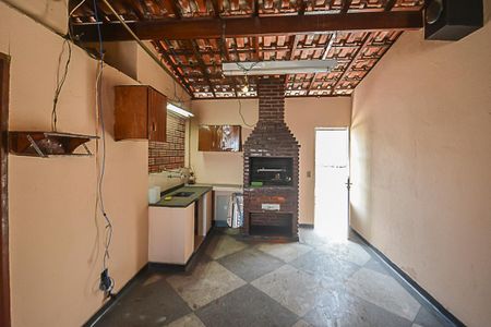 Casa à venda com 280m², 2 quartos e 5 vagas Casa à venda com 280m², 2 quartos e 5 vagasÁrea comum - Churrasqueira