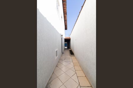 Casa à venda com 120m², 3 quartos e 2 vagas Casa à venda com 120m², 3 quartos e 2 vagasCorredor